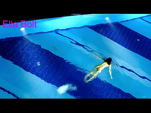 ❤️ నేను చూడటం ఆపలేను, ELLA BOLT రిసార్ట్ పూల్లో నగ్నంగా ఈత కొడుతూ దొరికిన యువ అందగత్తె ❌ కేవలం పోర్న్ మా వద్ద ️❤